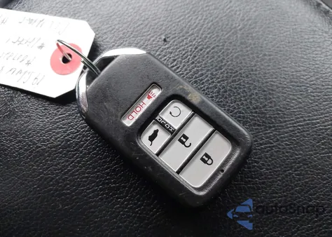 2019 Honda Cr-V Touring z USA, uszkodzony, nr VIN JHLRW2H92KX007825